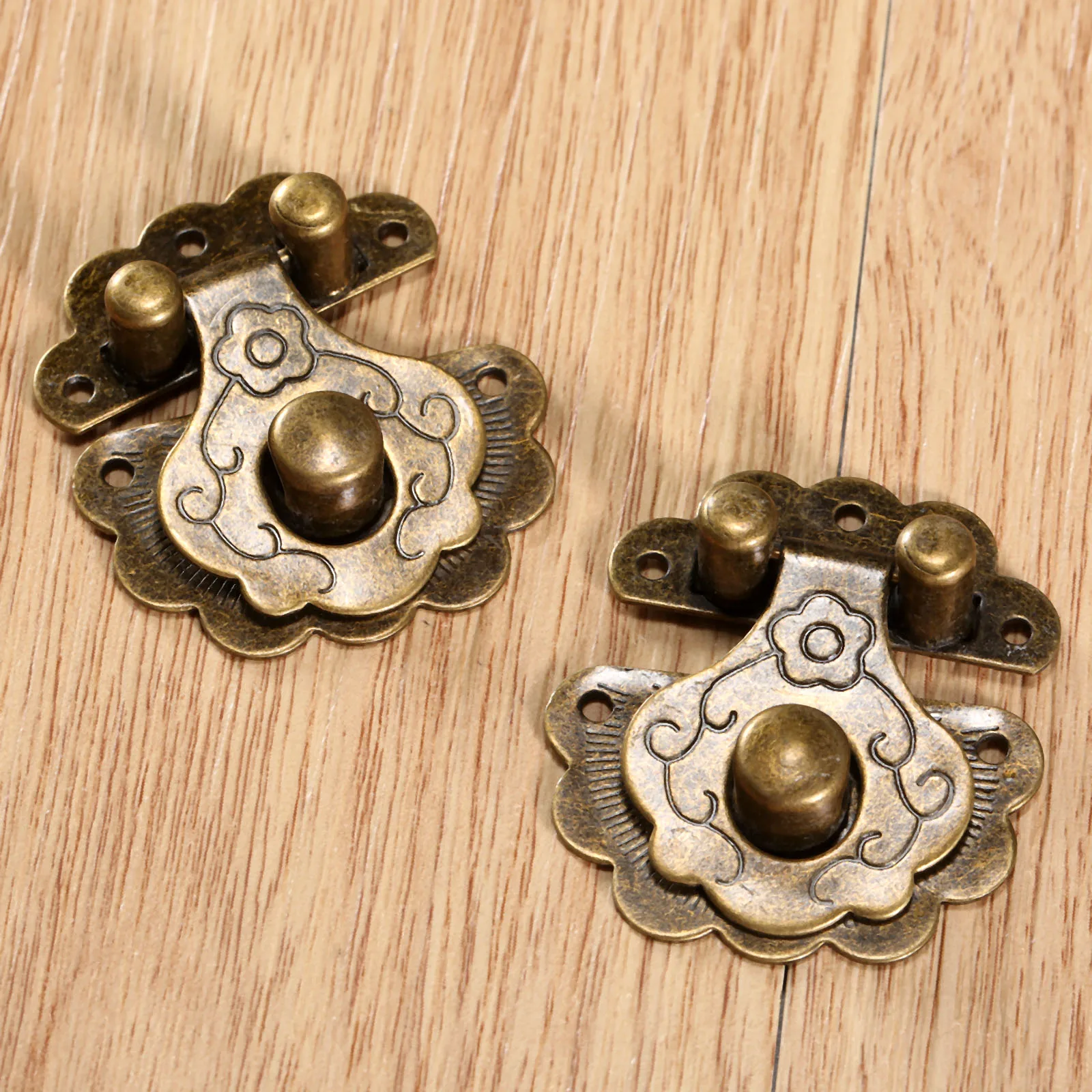 2Pcs Vintage Brass Decorative Latch Hasp with Screws Antique Buckle for Jewelry Box Drawer Suitcase Cabinet Wooden Case 40x36mm