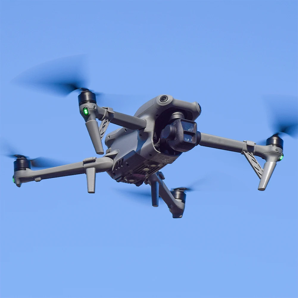 Support de drone à dégagement rapide installé sur un DJI Air 3S, vue latérale montrant la fixation sécurisée.