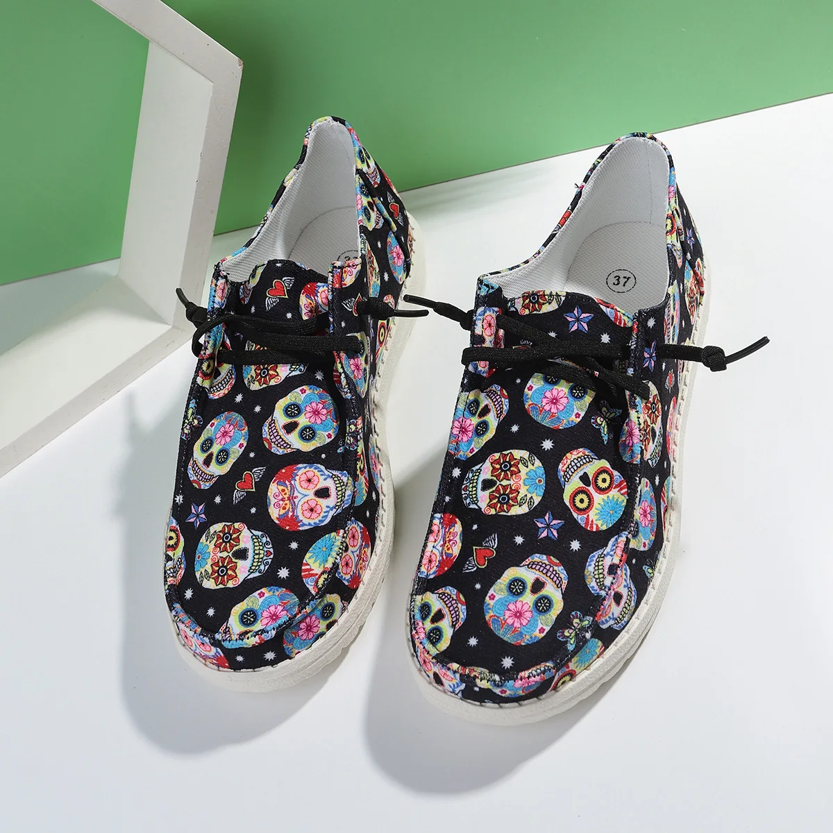 Women Canvas Round-Toe Skull Shoes