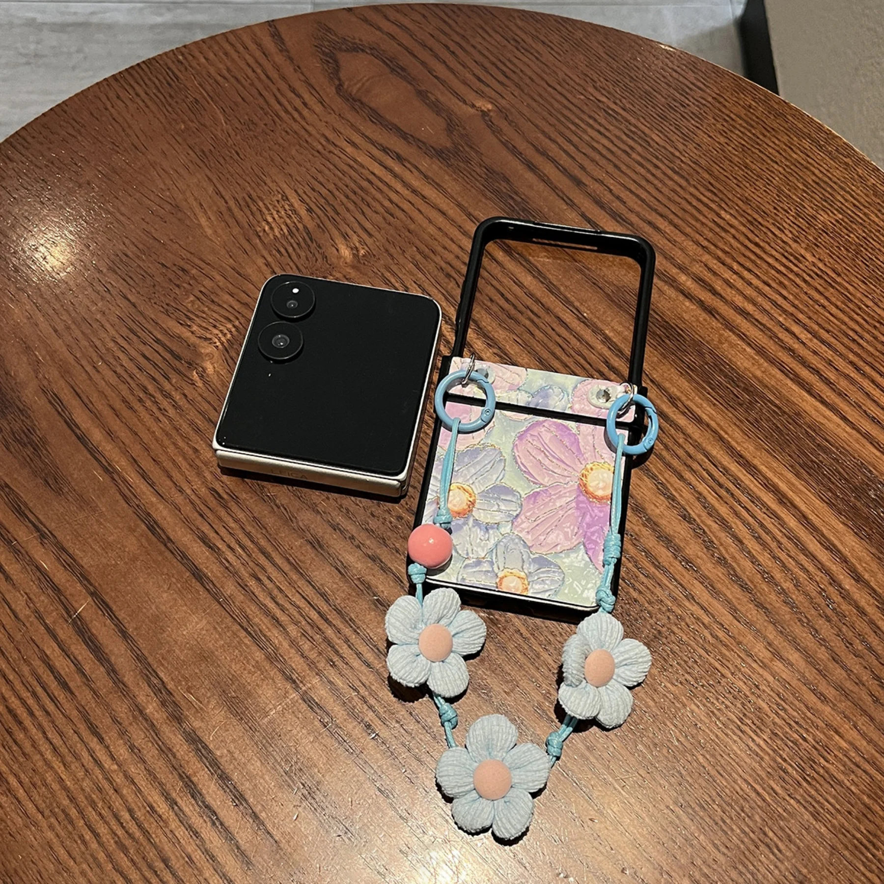 Fresh Classic Oil Painting Flowers Case with Strap - Universal Flip Cover