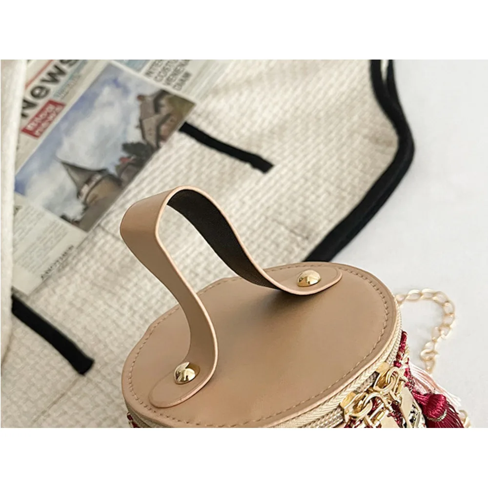 2024 Nuova borsa a tracolla alla moda bohémien etnica Feng Shui con catena a secchiello e nappa da donna_voghion.com