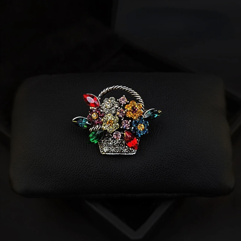 

Flower Basket Small Brooch Corsage Women's Sweater Knitwear Pin Clothing Accessories Luxury Cardigan Buckle Fashion Jewelry 530