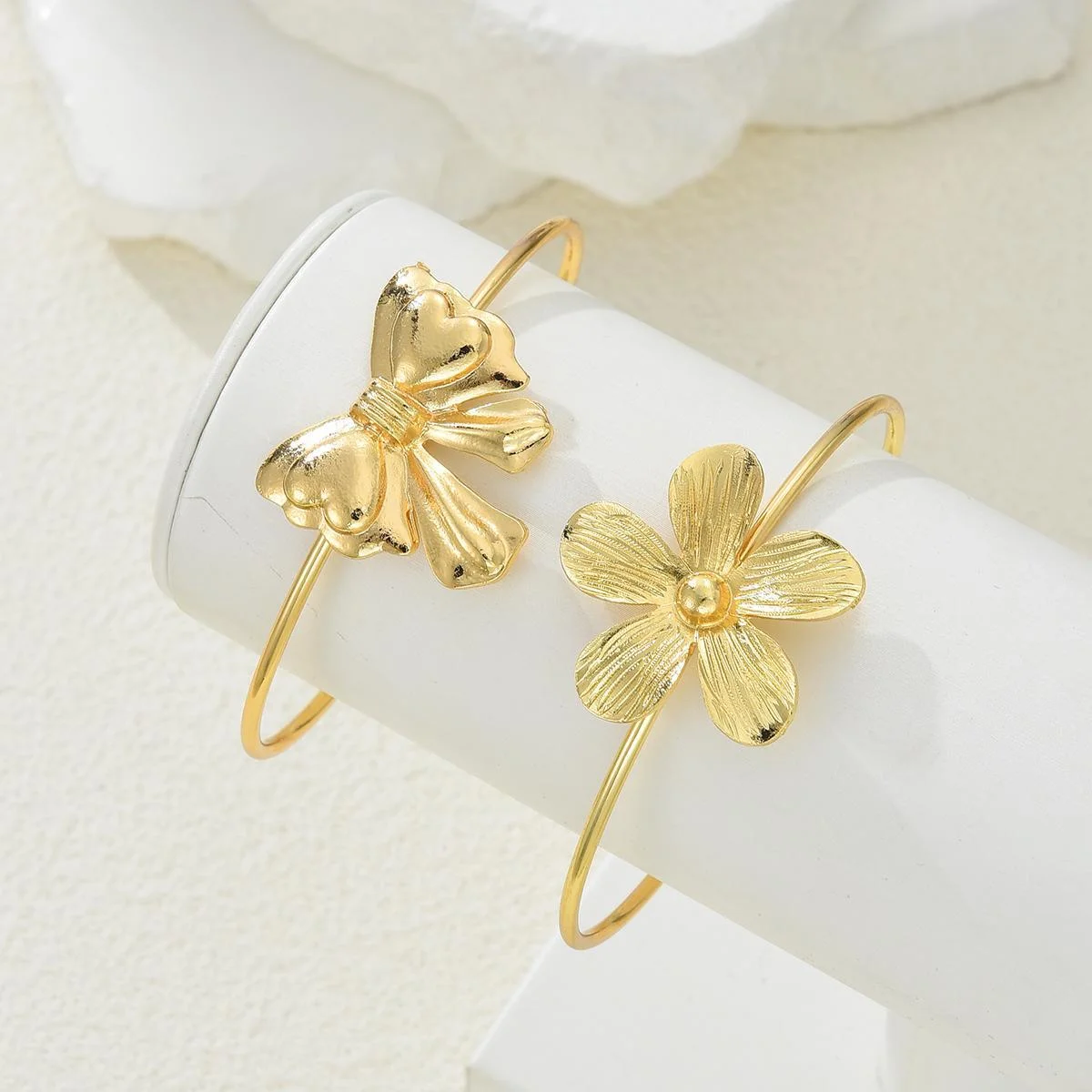 2pcs Gold Color Flower Bowknot Open Cuff Bangle Set For Women European & American Minimalistic Elegant Design Bracelet Jewelry