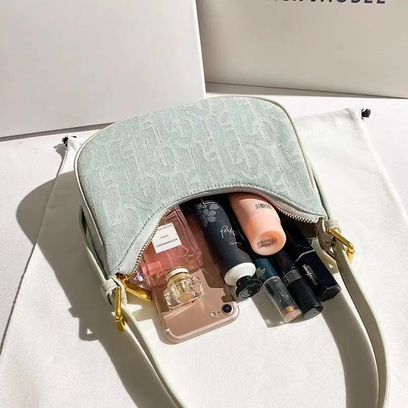 ショルダーバッグ・ポシェット MUCENT LUIN L LOGO BAGUETTE BAG UNISEX 5BMR0095 JW Anderson Bumper Baguette Shoulder Bag | LN-CC