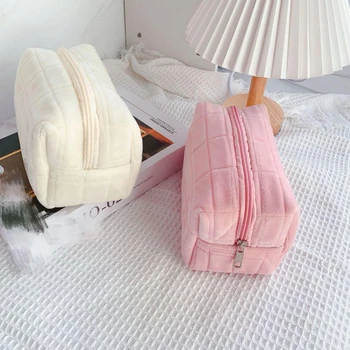 Simpatica borsa per il trucco in peluche per le donne borse per cosmetici da viaggio portatili borsa da toilette con cerniera in tinta unita borse per la conservazione del sacchetto di lavaggio 1