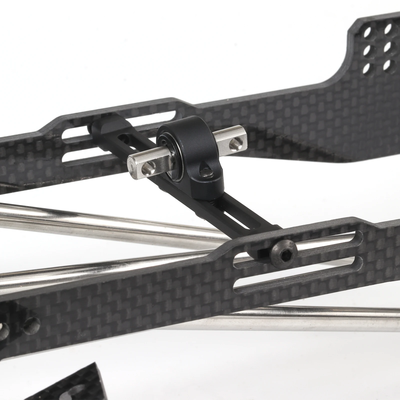 Pièces de rechange et accessoires pour kit châssis RC crawler buggy, organisées sur fond noir.