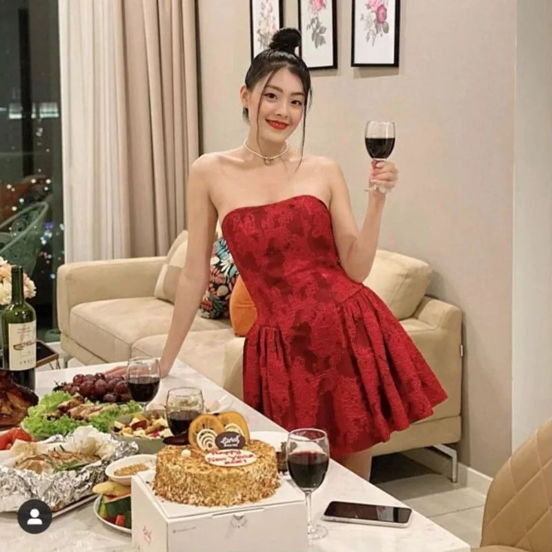 

Red Strapless Dress for Women's Summer 2023 New French Socialite Light Luxury Niche High-end Temperament Dress Female Clothing