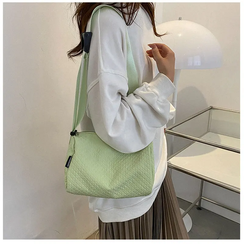 

Trendy nylon crossbody bag for women shoulder bag Simple pillow bag casual versatile backpack Messenger Bag