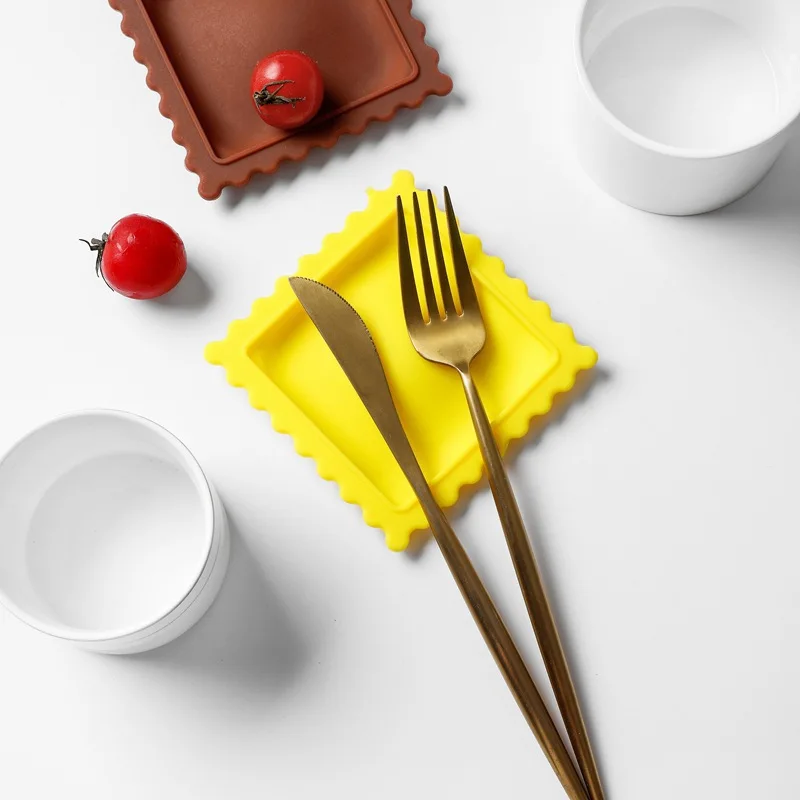 Description Picture 5 of item1pc Cute Cartoon Silicone Spoon Rest Heat-Resistant, Non-Slip Kitchen Counter Mat for Spoons & Ladles