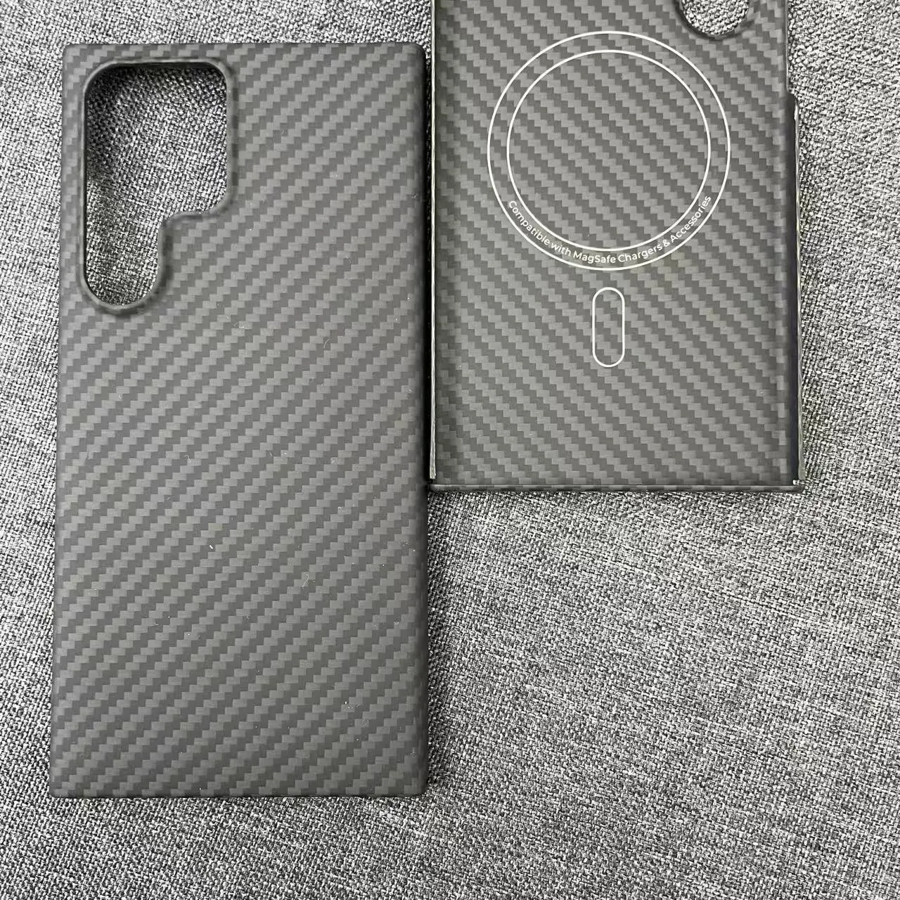 AKATIP Aramid Fiber Carbon Finish Magnetic Luxurious Shockproof Case