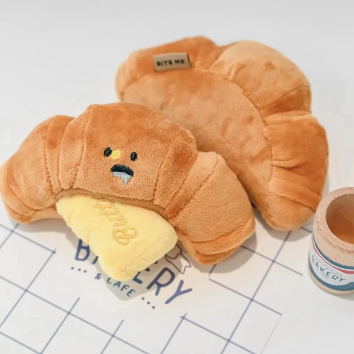 

1 шт. пищалка для собак, мягкие игрушки-ножницы в форме Круассанов, плюшевые игрушки для собак, скрытая еда, интерактивные забавные товары для домашних животных