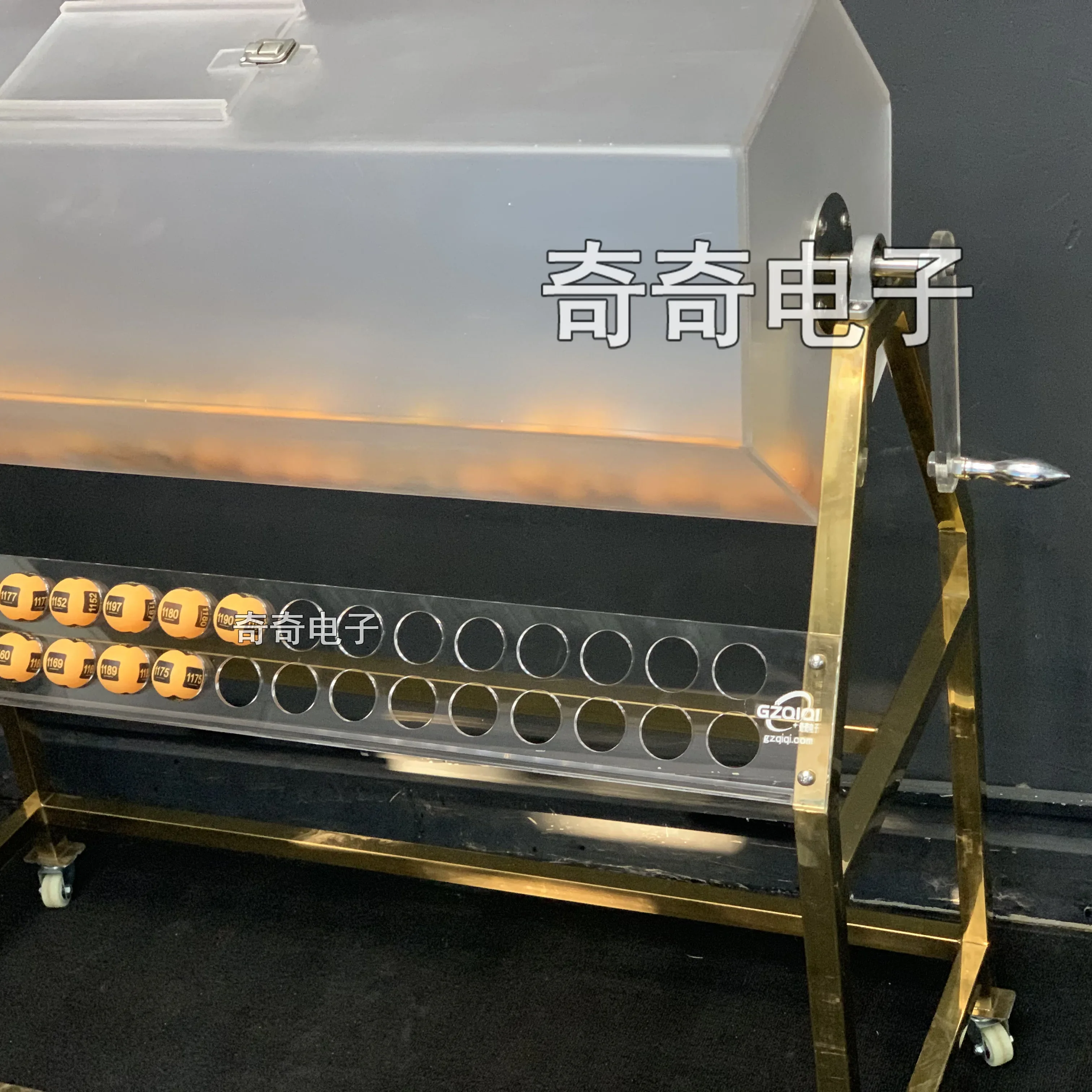 Guangzhou Qiqi Electronics direct polygonal manual lottery box, hand crank prize display rack, lottery box 500 balls