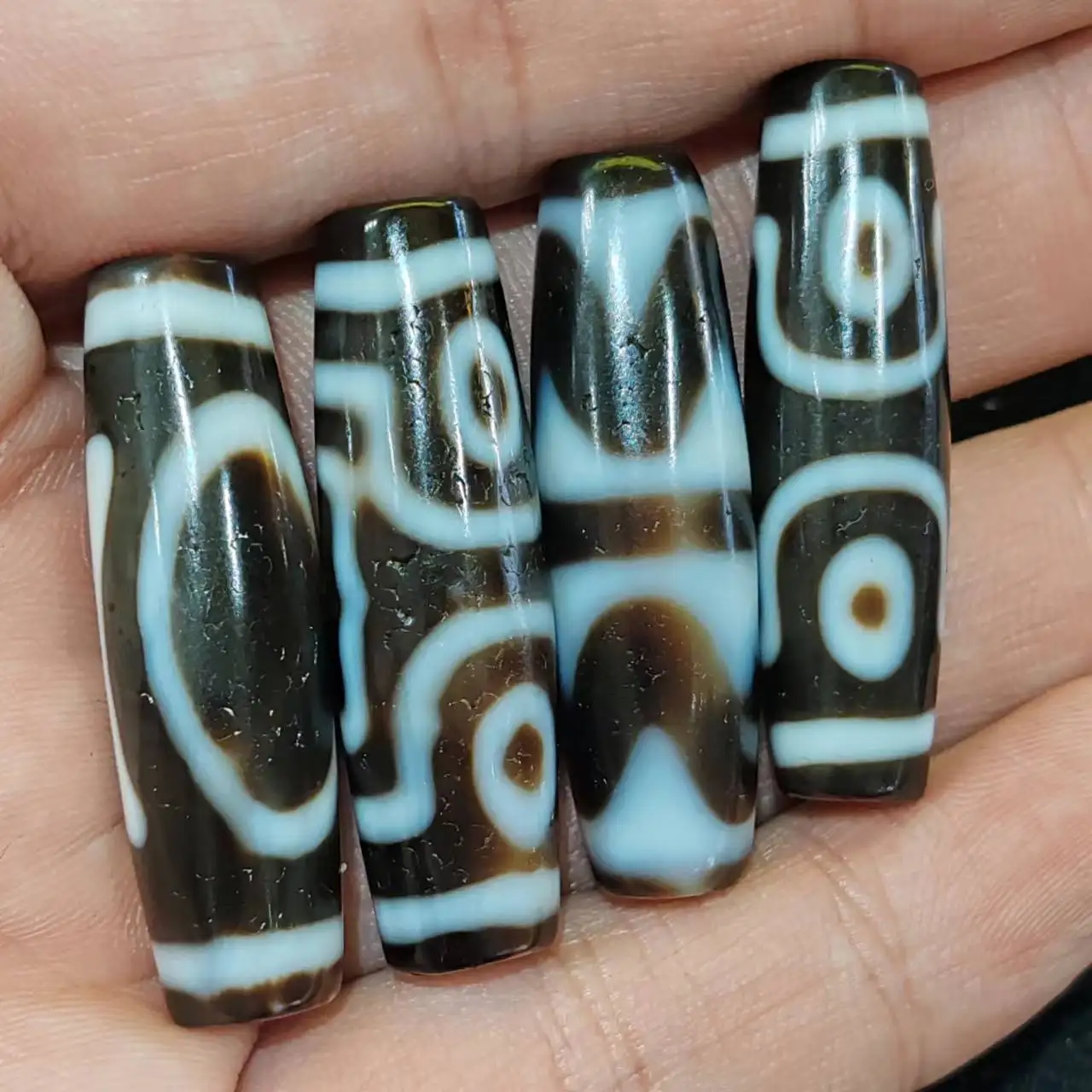 

Xizang Totem Taiwan Black And White Infiltration Horseshoe Pattern Weathered Agate Beads Necklace Pendant Diy Accessories