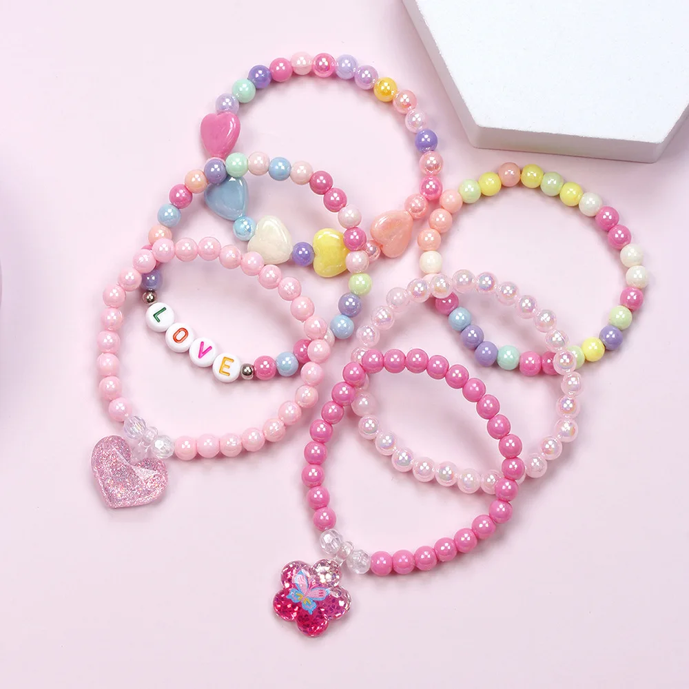 Buntes Acryl-Perlenarmband, 6 Stück/Packung, für Kinder von 3-12 Jahren, Regenbogen-Partygeschenke mit Liebeswolken-Anhängern, ideale Geschenke im Großhandel