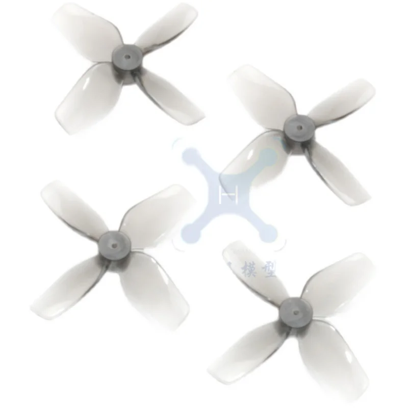 Paire d'hélices HQ 40mm 4-pales pour drone Whoop, installées sur un moteur de drone FPV.