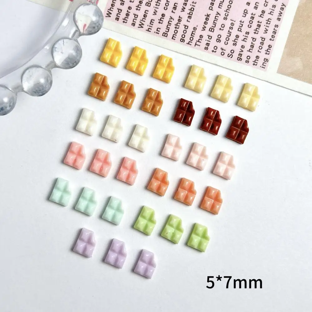 60PCS 미니 다채로운 초콜릿 수지 네일 매력 귀여운 빛나는 광택 노치 초콜릿 네일 아트 장식 DIY 손톱 액세서리