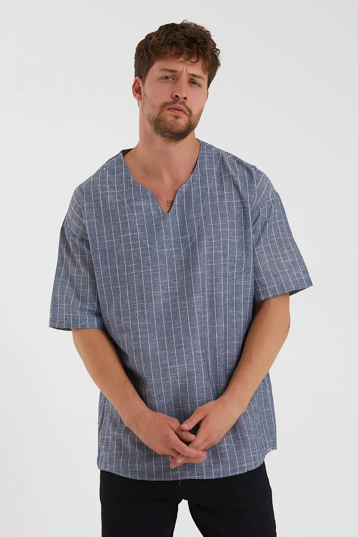 

Male Light Gray V Neck Oversize Short-Sleeve Striped Shirt 22Y-4300634-1