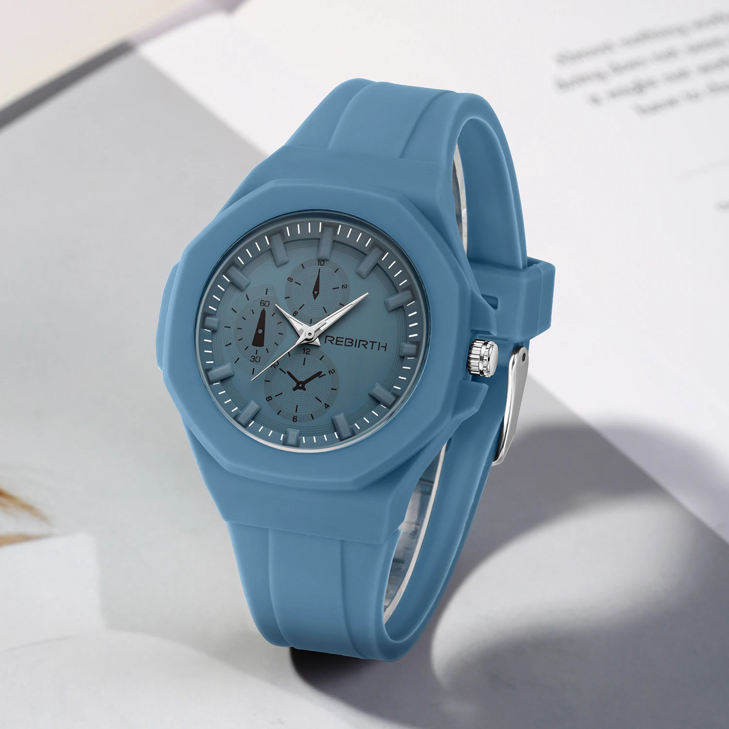 Unisex Silicone Strap Simple and Stylish Quartz Watch
