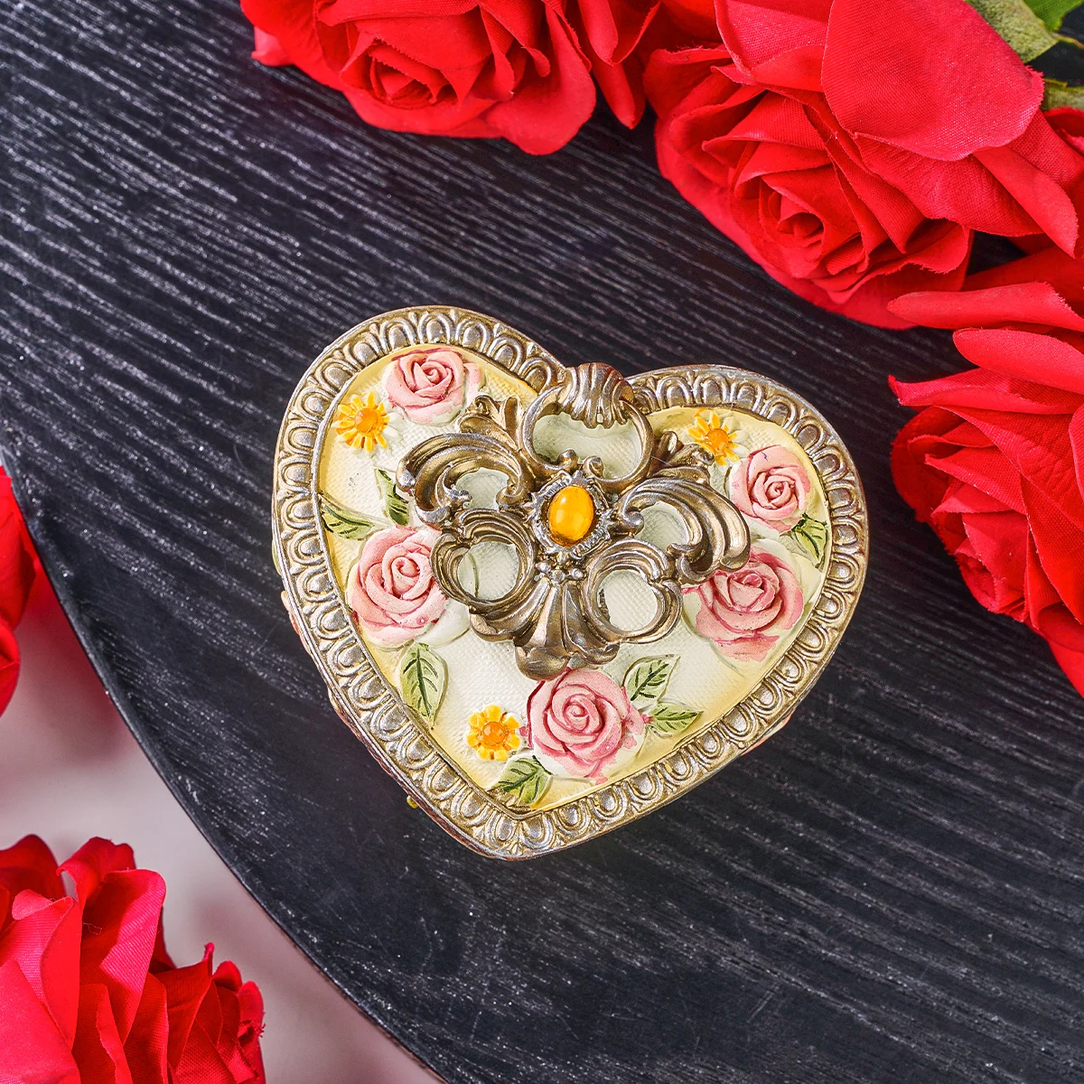 1PC, three-dimensional carved design resin material heart-shaped jewelry box, suitable for nail art, jewelry and jewelry display