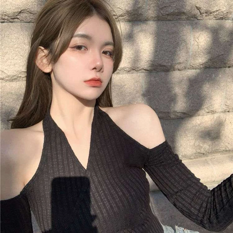 

Женская одежда Y2k, шикарные Короткие топы, новинка 2023, модная Базовая рубашка с V-образным вырезом, открытыми плечами и лямкой на шее