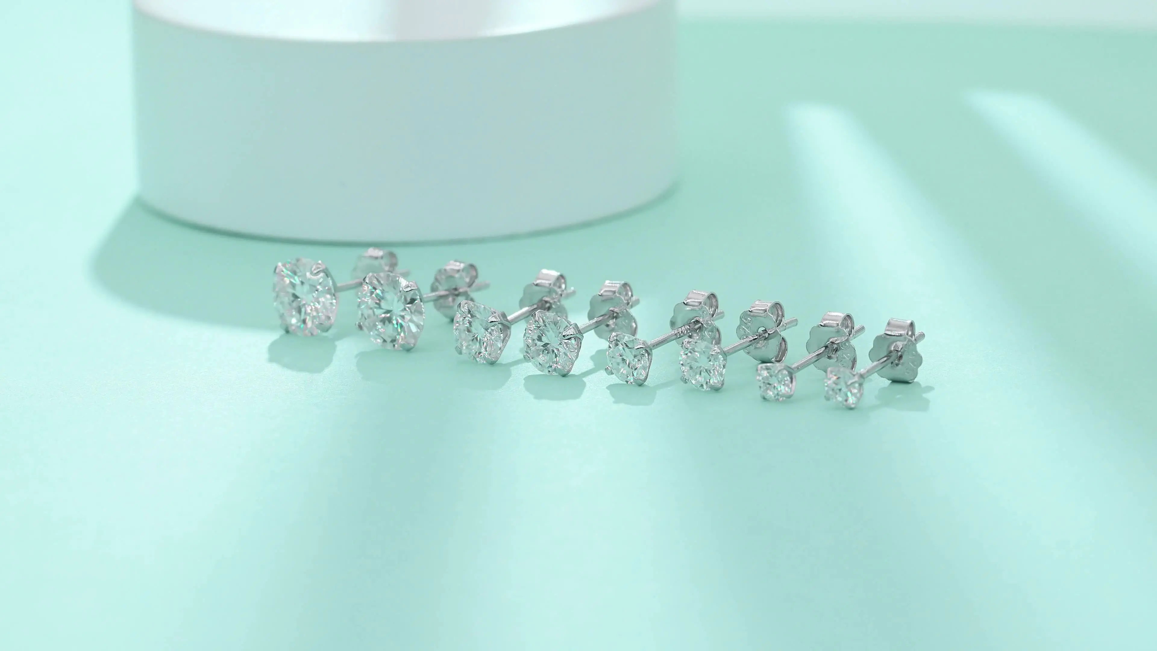 Inf.Story Arete De Tuerca De Moissanita, 0,6 Quilates De Color D, Diamante Cultivado En Laboratorio, Plata De Ley 925 Chapada En Oro Blanco De 18 Quilates, Aretes De Moissanita Para Mujeres Y