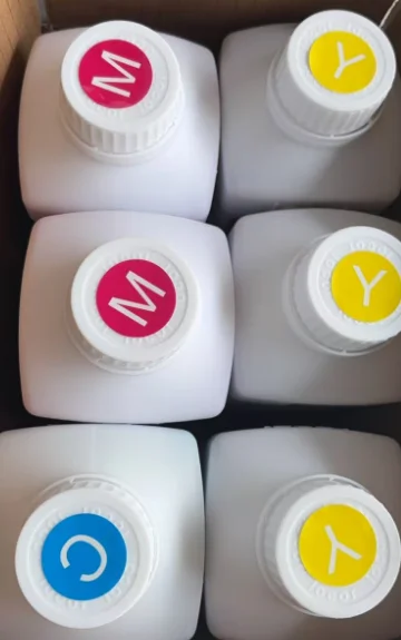 CMYK +W+ 바니쉬(1L/각 색상) UV 잉크 세트입니다. 별도로 주문하지 마세요.