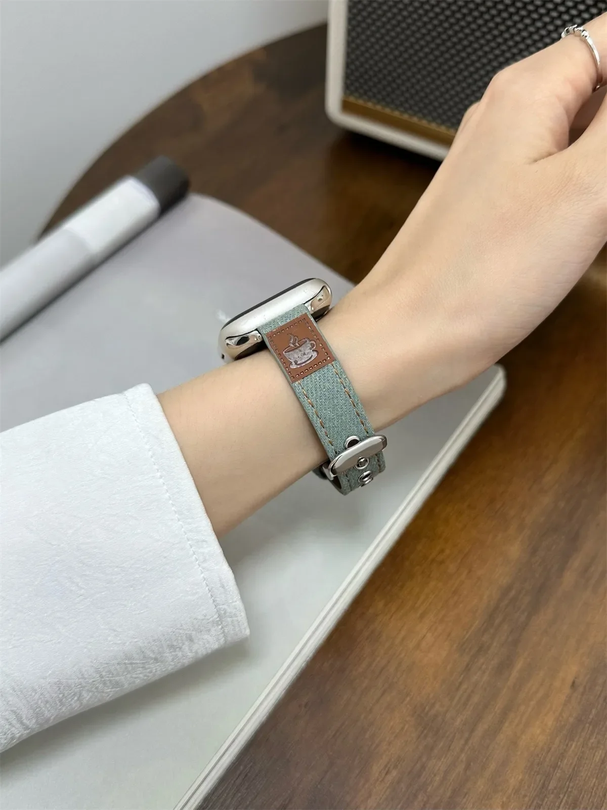Bracelet de montre pour iWatch 42/44/45/46/49 mm 38/40/41 mm Bracelet de montre tendance en cuir PU pour montres de la série Ultra2 Série 10/9/8/7/6/5/4/3/2/1_voghion.com