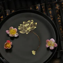 Elegant Retro Metal Bookmark - Ginkgo, Maple, and Lotus Design (Style 2)