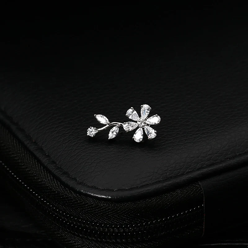 Fashion Flower Brooch Anti-Exposure Buckle For Women Suit Cardigan Pins Fine Jewelry Fixed Clothing Neckline Fastener Nice Gifts