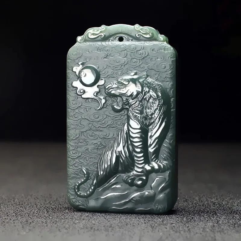 

Xinjiang Hetian Jade Tiger Pendants Roars Was Up to The Mountain