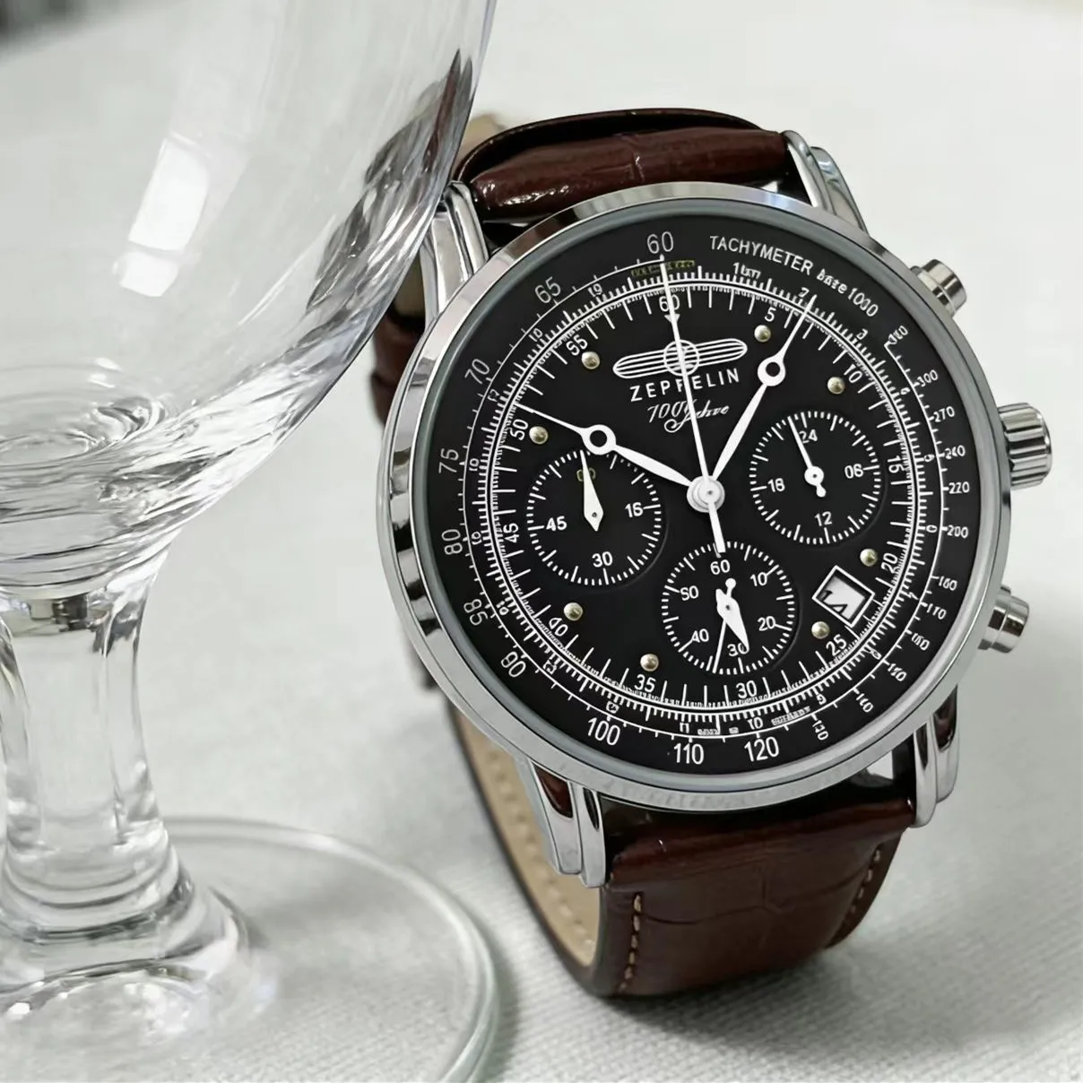 Elegant Men's Multifunction Quartz Watch: Fashionable Business and Casual Sports Design