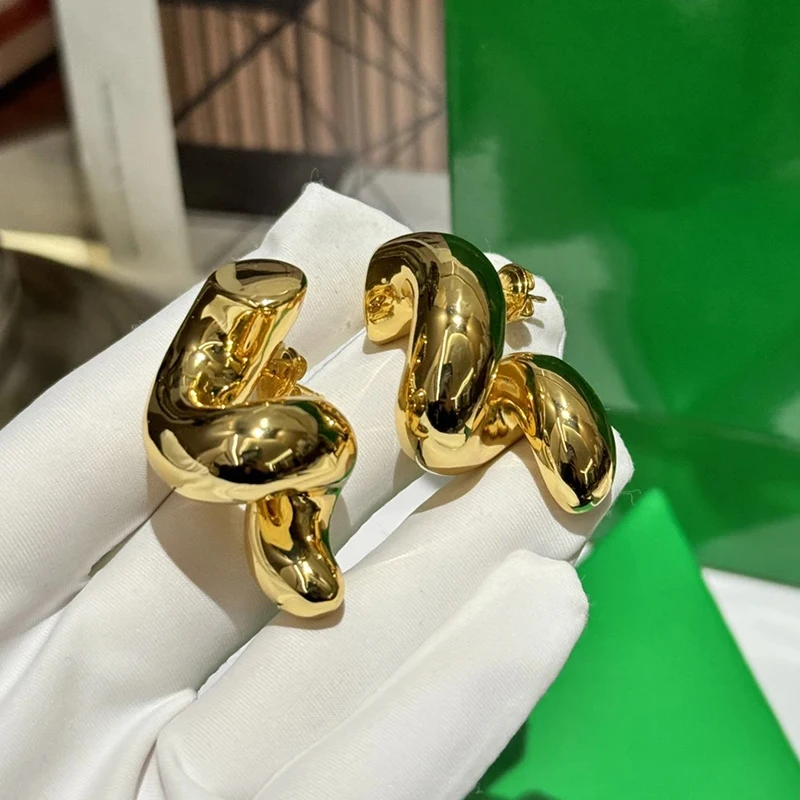 

2024 Hot Designer Brand Gold Silver Irregular Twisted Top Quality Earrings Women Europe Luxury Jewelry Party Trend Accessories