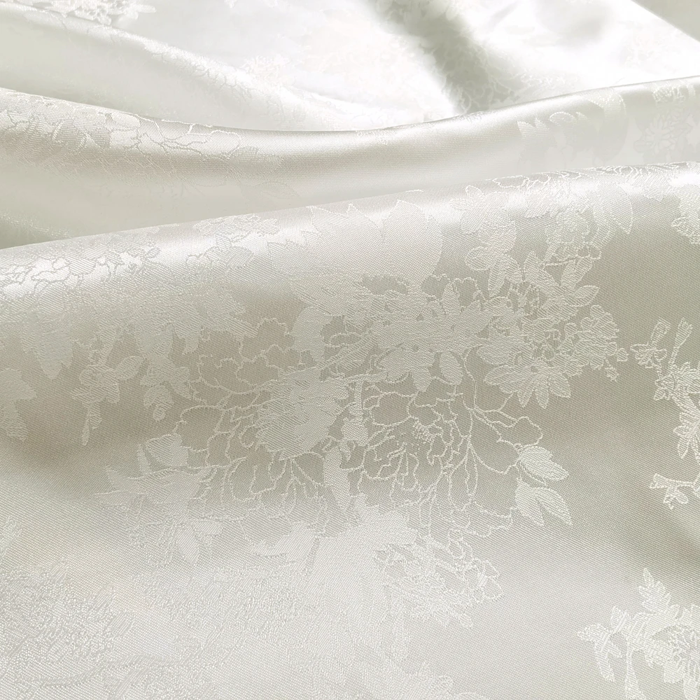 Soimoi Imprimé Peau D'Animal - Tissu Blanc En Pure Soie - 42 Pouces De