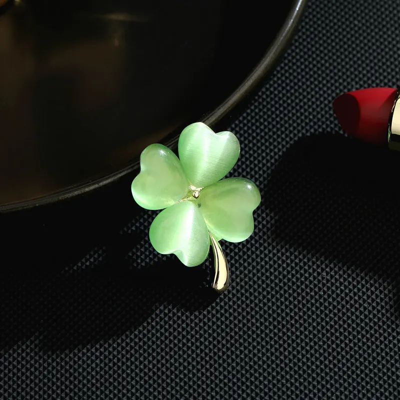 

Lucky Four Leaf Clover Brooch French Retro Emerald Brooch Clothing Anti Empted Pin Buckle Suit Dress Accessories Jewelry Gifts