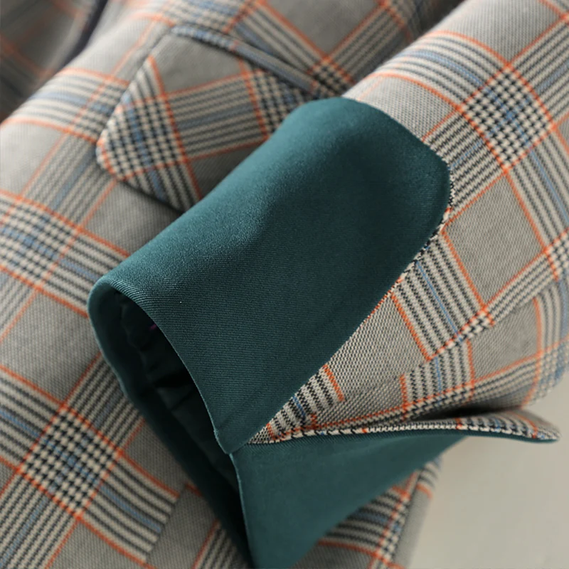 جاكيت نسائي رسمي بنقشة مربعات عمليه مناسبه للمقابل...