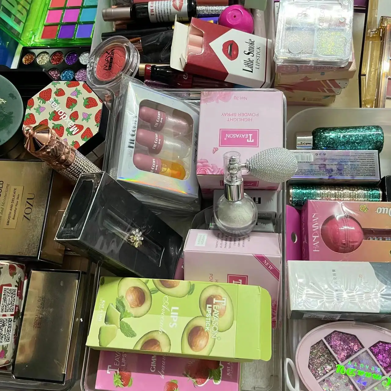 (grace88_uk) live stream 30pcs Surprise Makeup sets