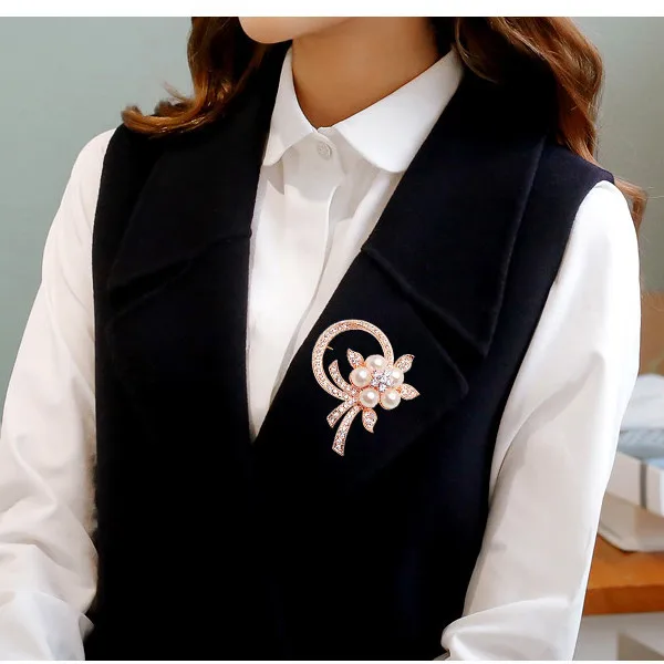 

Fashionable and fashionable women's brooch pearl rhinestone inlaid banquet dress corsage exquisite dress