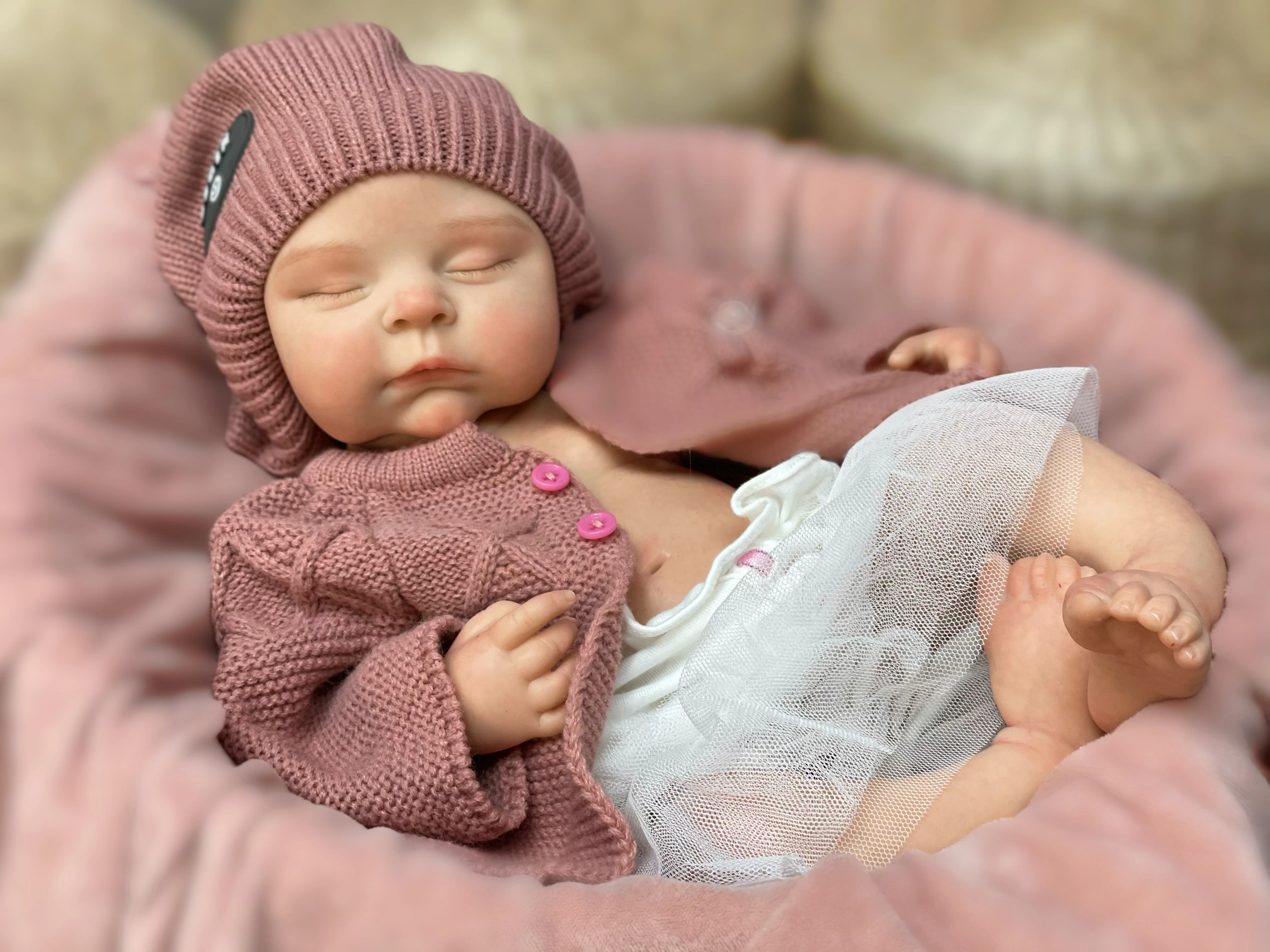 

45cm Peaches Solid Silicone Bebe Reborn Girls With Sweather Outfits 3D Painted Skin Soft Touch Handmade Lifelike Newborn Doll