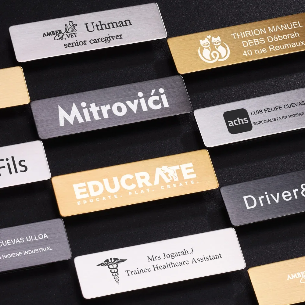 Targhetta identificativa in acciaio inox installata su una cassetta postale