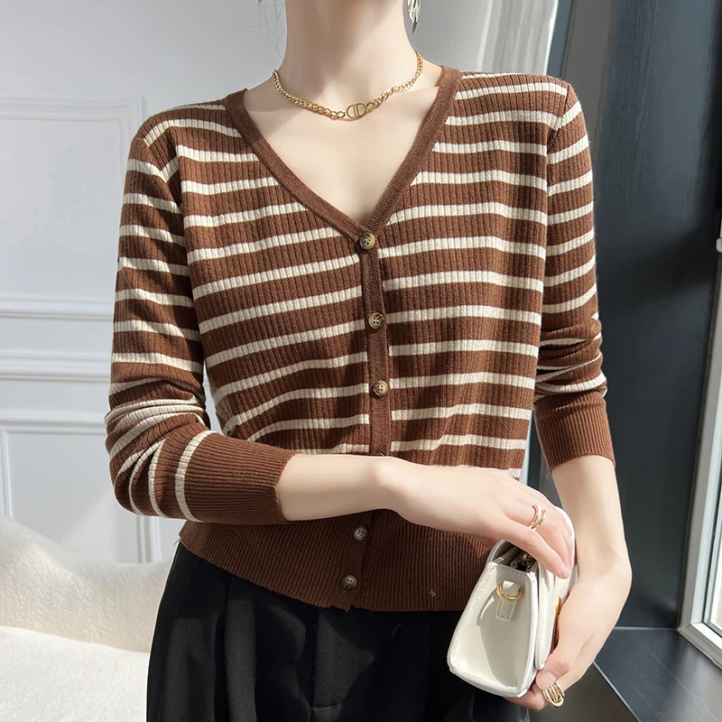 

V-neck contrasting striped Japanese Blouse spring/summer new cardigan with flesh blocking and slim fitting style top