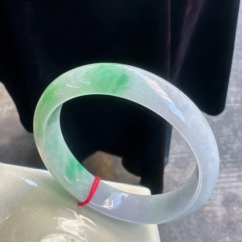 

Tiktok Source Natural Emerald New Exquisite Workmanship Ice-like Floating Green Imperial Concubine Bracelet Jewelry Ornament