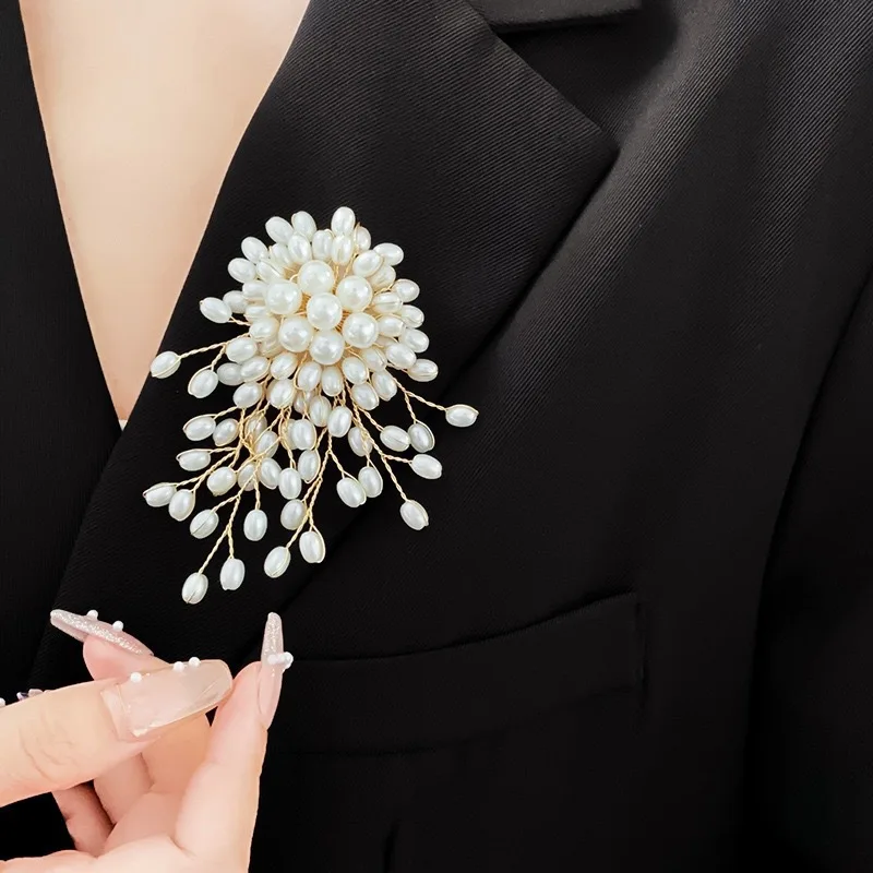Creative Pearl Tassel Flower Brooch Women's Alloy Corsage Pin Clothes Backpack Scarf Accessories