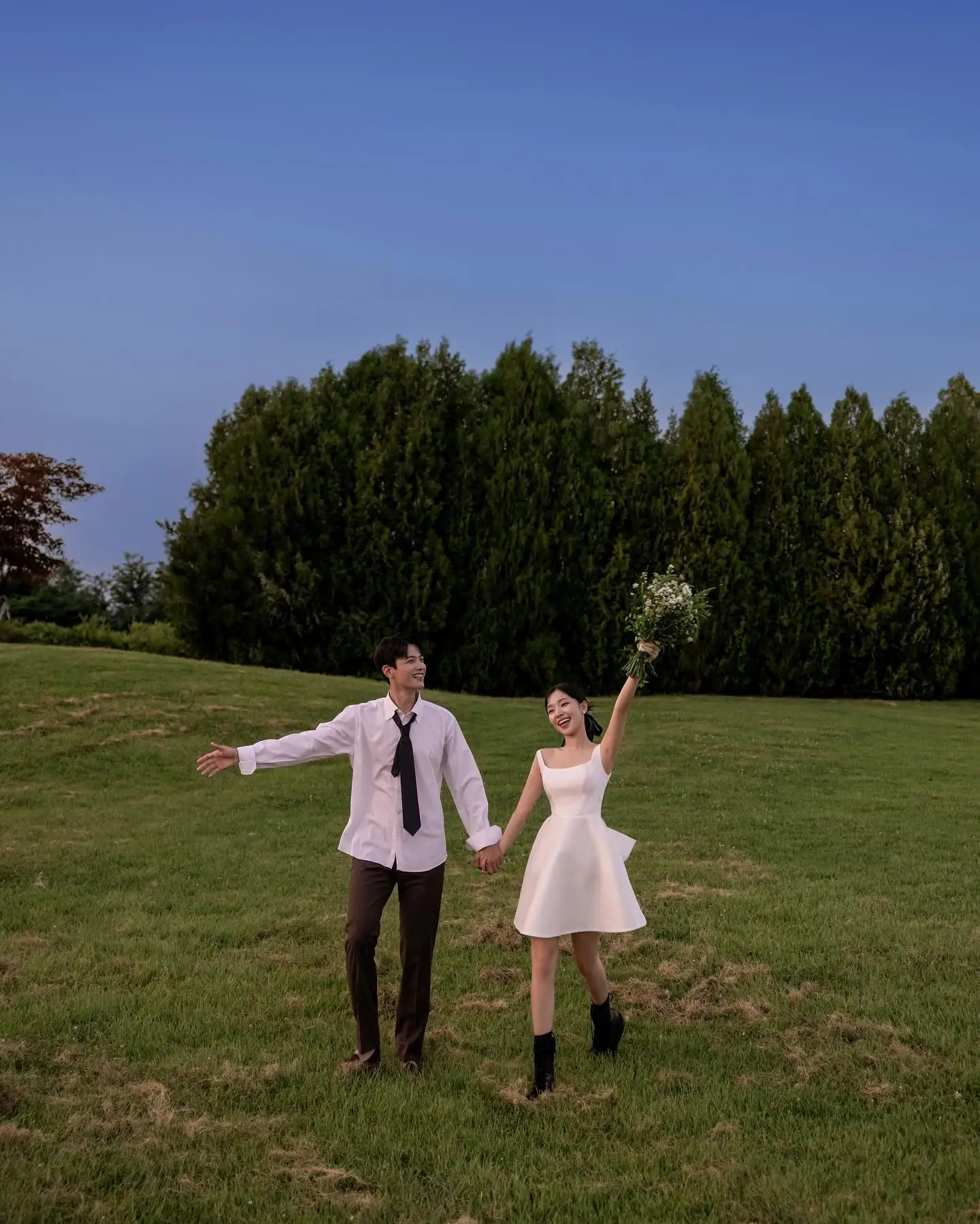 OLOEY Simple A Line Short Wedding Dresses Korea Photoshoot Wide Straps Bow Back Mini Country Bridal Gowns Customised Party Dress 2
