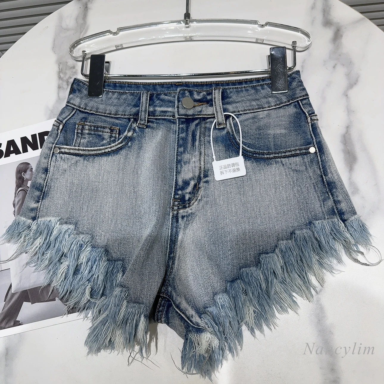 2024 Summer New Niche Hot Girl Beveled Raw Edge Distressed Washed Gradient Three Points Denim Shorts for Women Street Hot Pants