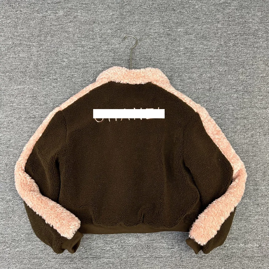 

2023 New Winter Contrast Fur Panel Pink Logo Embroidery Temperament Slim Fit Coat