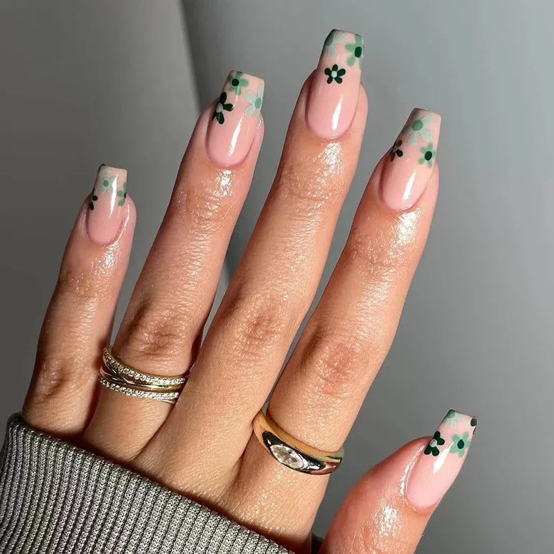 31 Trendy Winter Coffin Acrylic Nails and Tapered Square Nails Ideas - |  Gel nails, Tapered square nails, Neutral nails