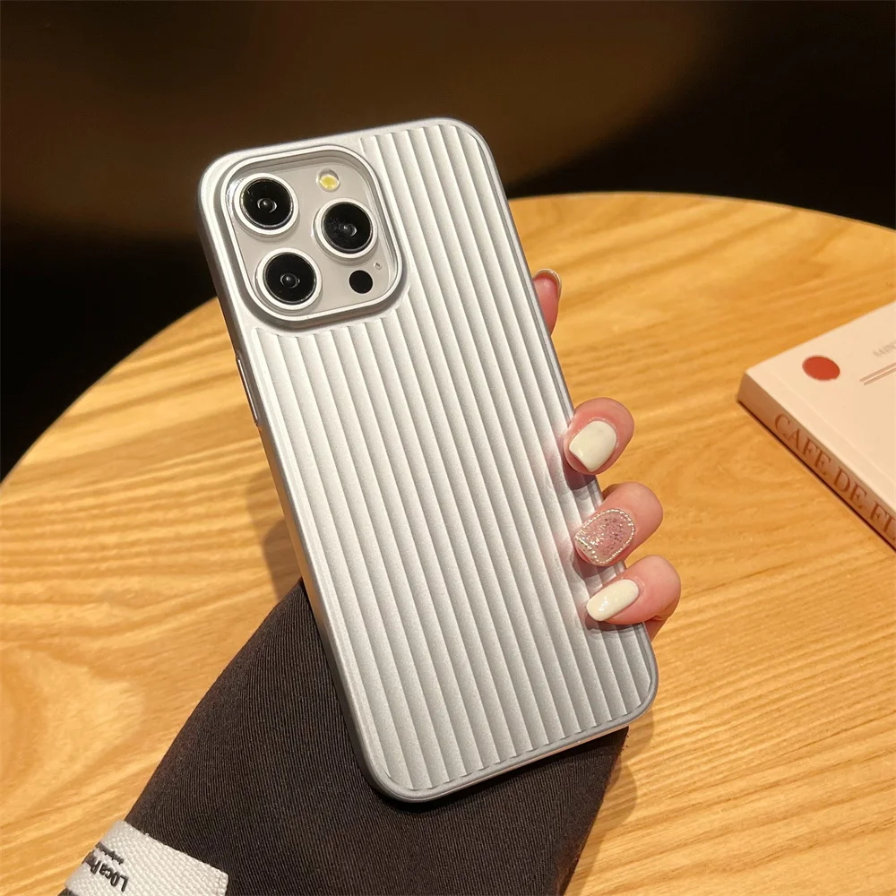 thumbnail image 1 of Funda mate de pintura metálica a rayas de lujo para iPhone 15 14 13 Pro Max Plus, protección de cámara a prueba de golpes, carcasa de armadura de plástico delgada, 1 of 5