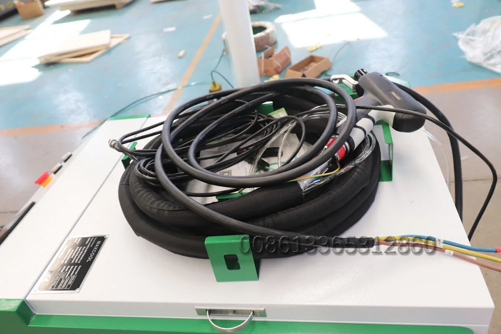2kw Handheld Raycus Laser Rust Removing for Trip Mill Steel and Reversing Mill Steel Welding Cutting Machines for Sale 3