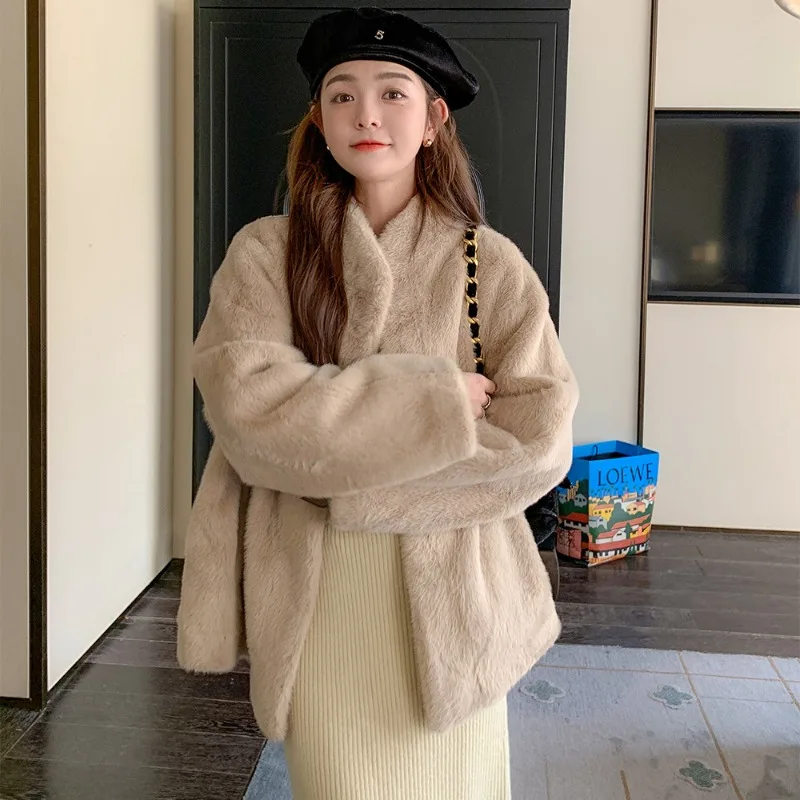 

2023 Winter New Fur-integrated Coat Advanced Sense Feminine Imitation Fur Mink Plush Jacket Stand Collar Long Lazy Wind Overcoat
