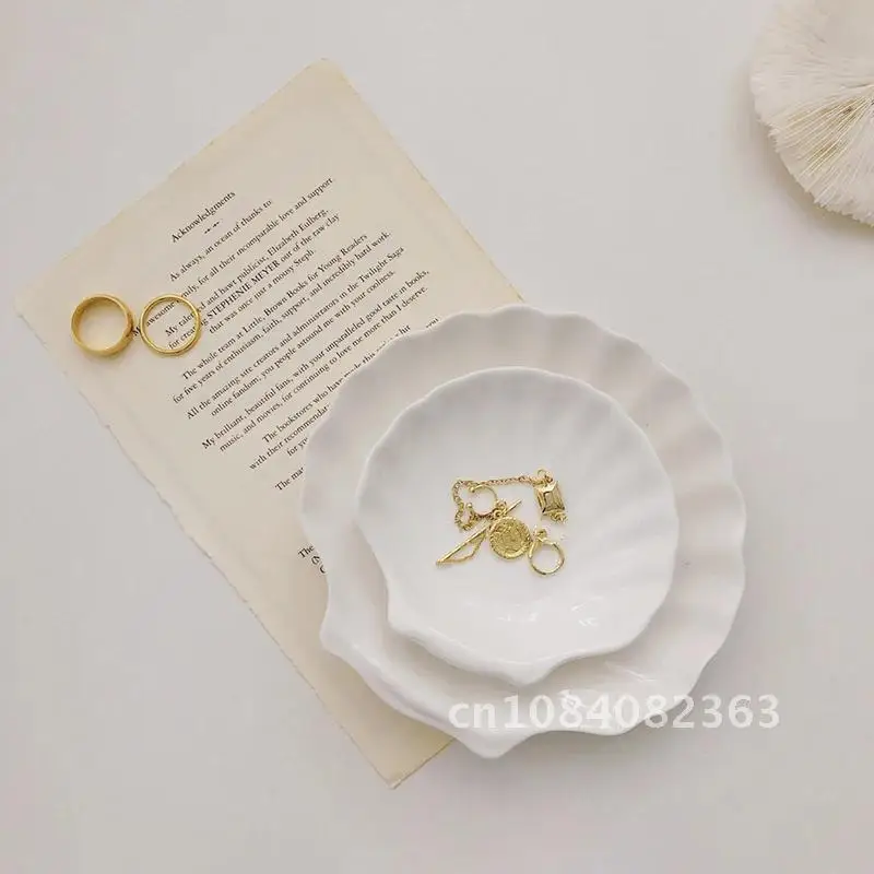 

Ceramic White Tray Korean Shell Plates for Food Breakfast Snack Dish Fruit Plate Ring Jewelry Storage Trays Table Decoration